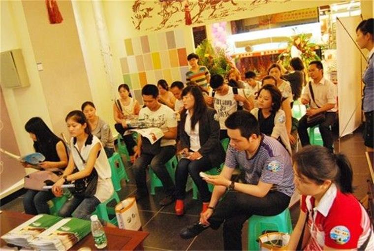 艾麗威爾硅藻泥周年慶感恩“放價”回饋業(yè)主